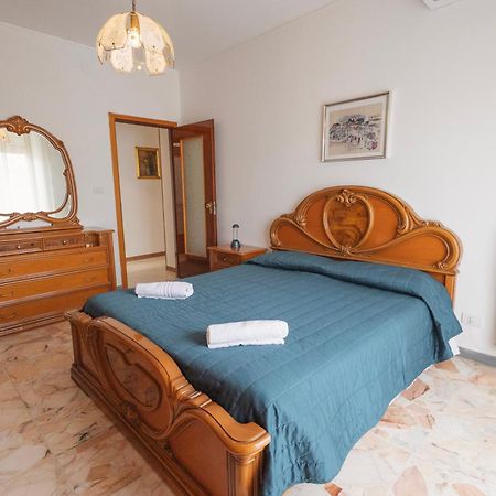 La Casa Della Posta Apartamento Vallecrosia Exterior foto